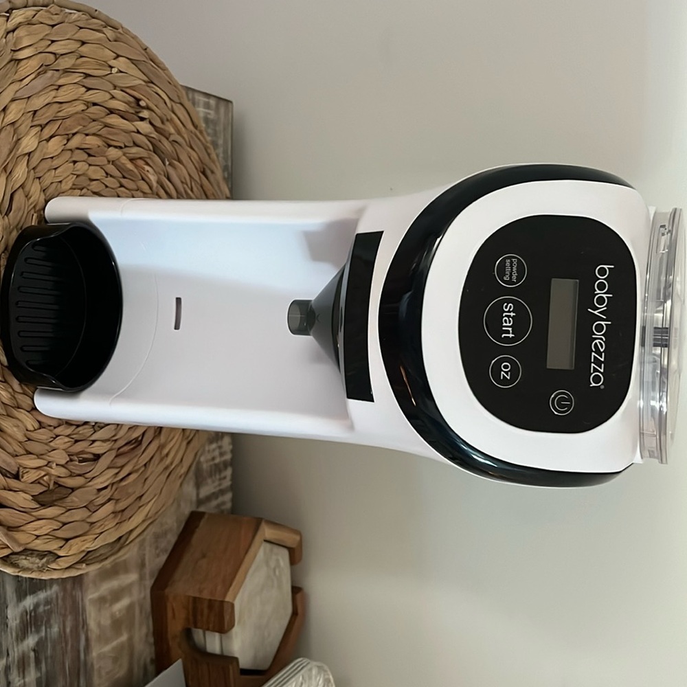 Baby Brezza mini formula pro machine